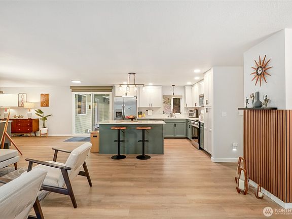 4th image of 9365 Emerald Drive SE