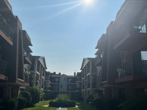 5307 N Delphia Ave APT 307, Chicago, IL 60656