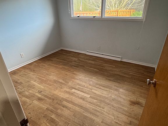 3rd image of 9723 Lincoln Ln