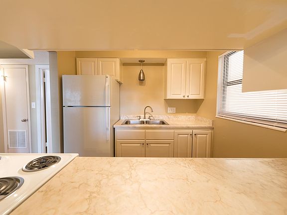 5th image of 710 Avenue C SW #27hgam0bg