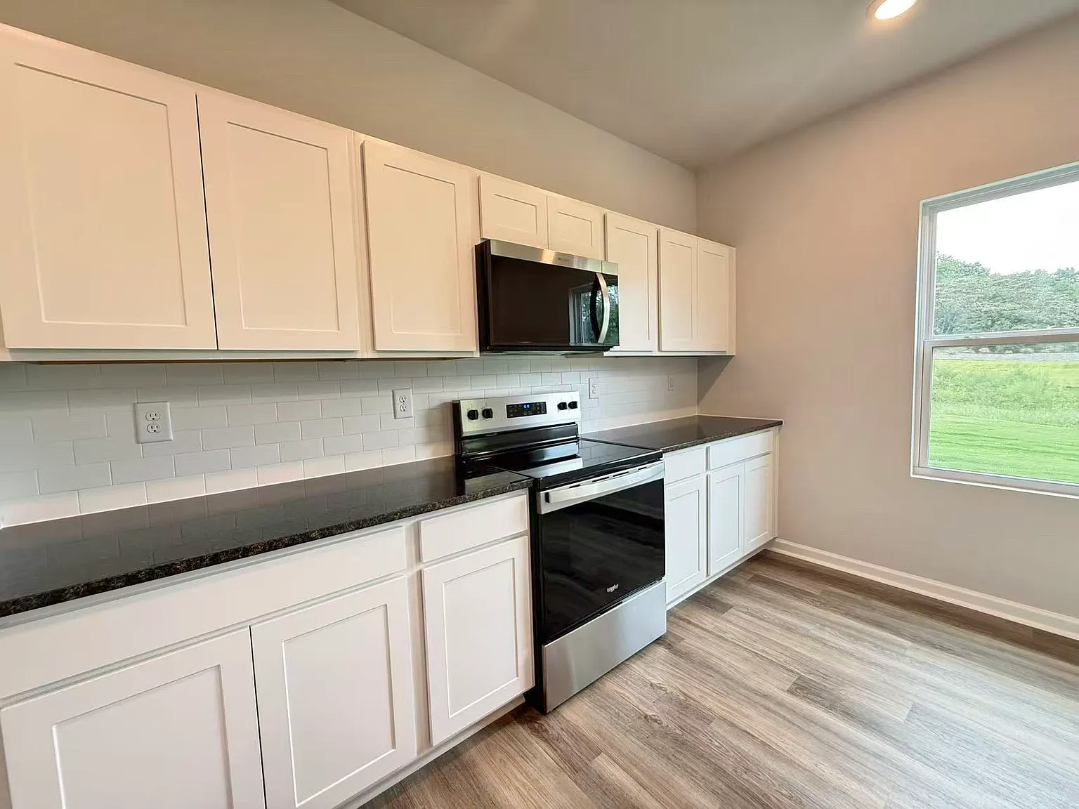 4 bed, 2500 sqft, $2,300 — Photo 4
