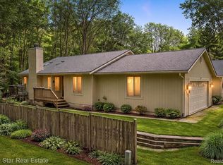 6586 Pontiac Lake Rd #1, Waterford, MI 48327