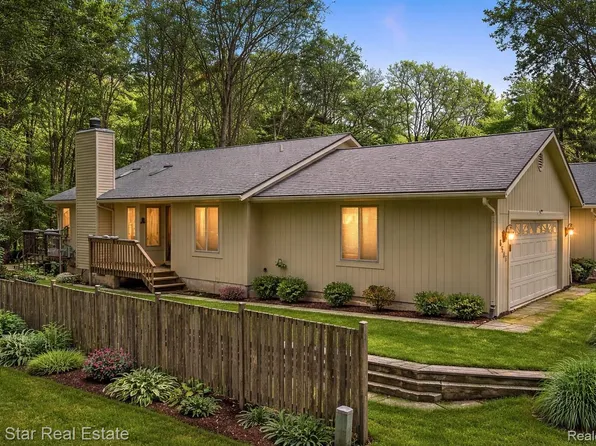 6586 Pontiac Lake Rd #1, Waterford, MI 48327