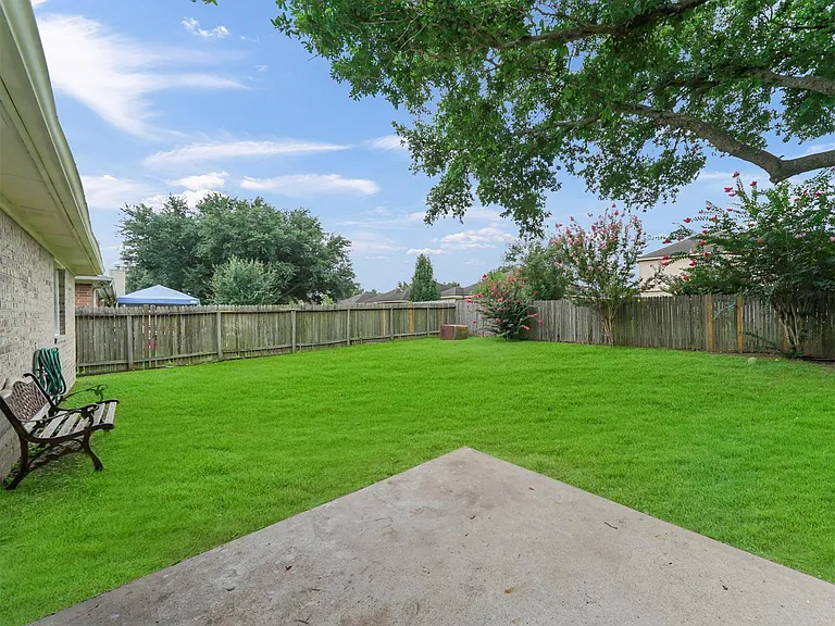5219 Bay Pines Dr — Photo 20