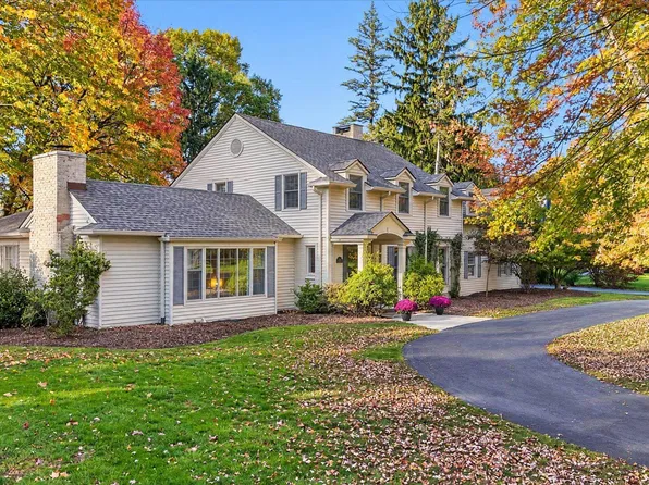 19300 Riverside Dr, Beverly Hills, MI 48025