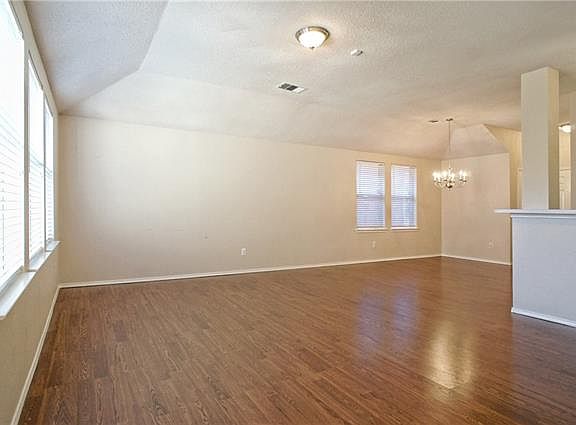 4th image of 2412 Finch Dr