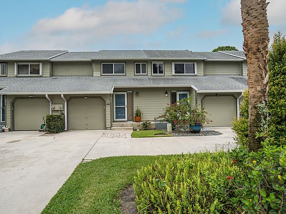 4th image of 692 NE Wax Myrtle Way