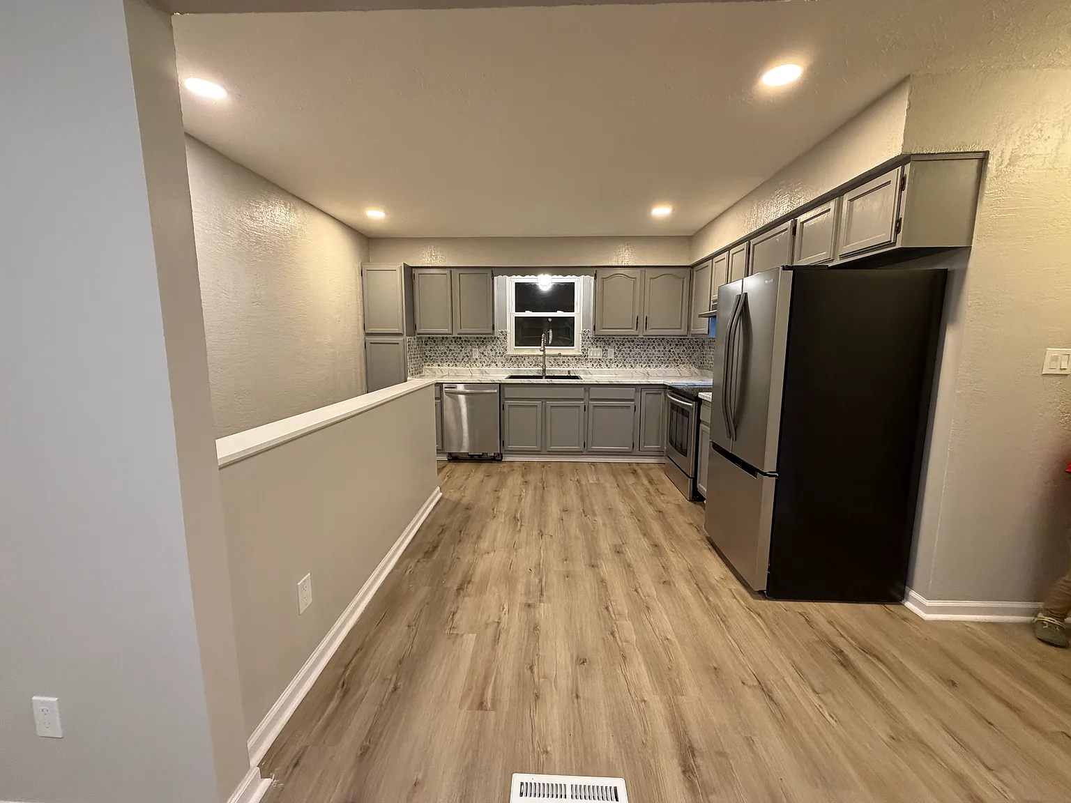 2 bed, 1010 sqft, $1,450 — Photo 3
