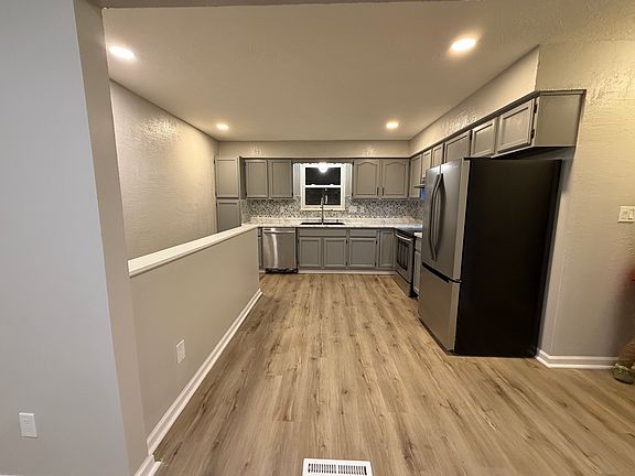3rd image of 3227 Pickle Rd