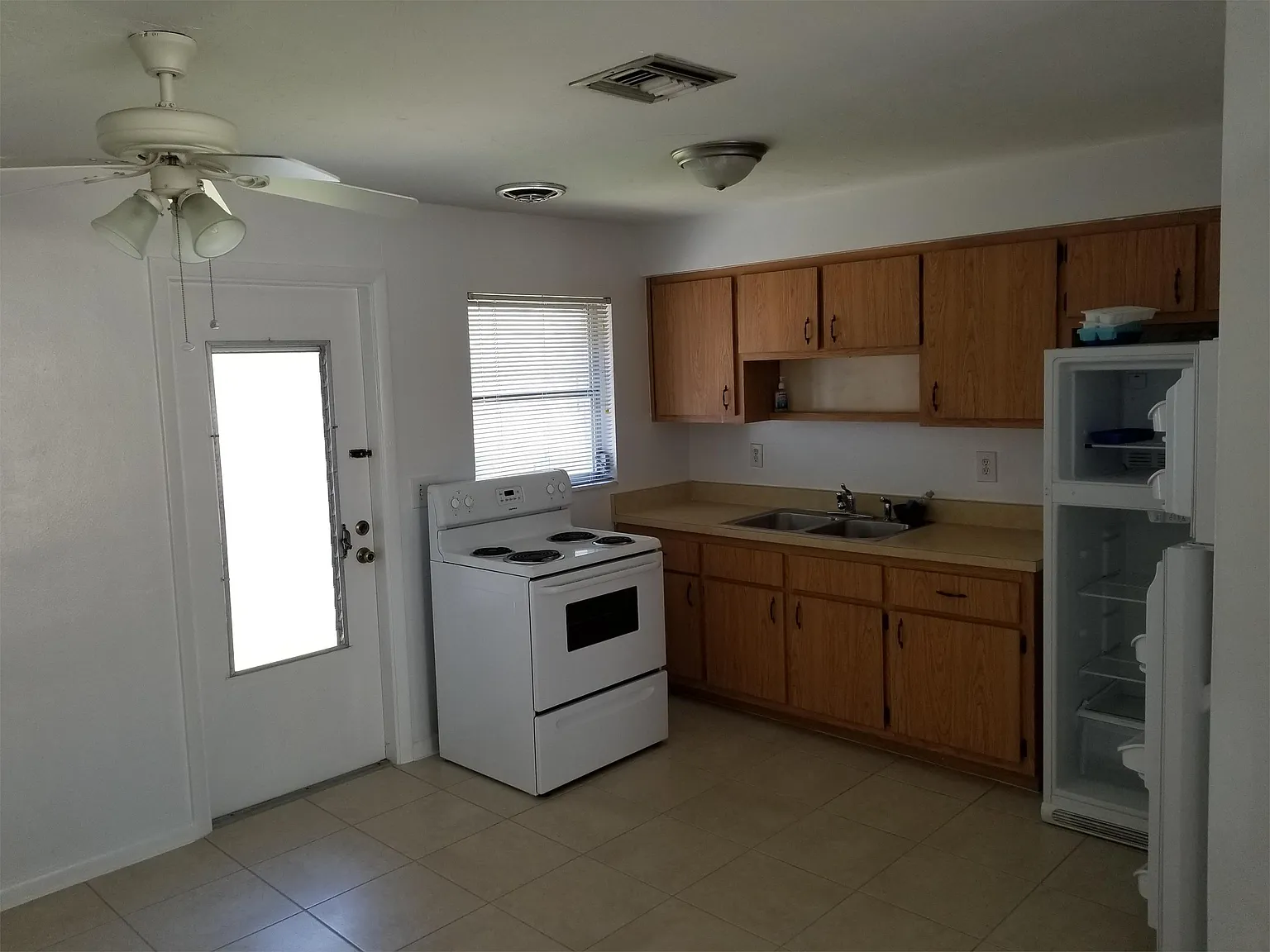 1303 SE 46th Lane * 3 — Photo 3