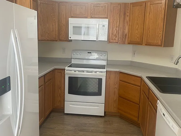 3040 Mandalay Grv #5 — Photo 3