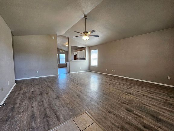 5th image of 2713 Edgemere Dr