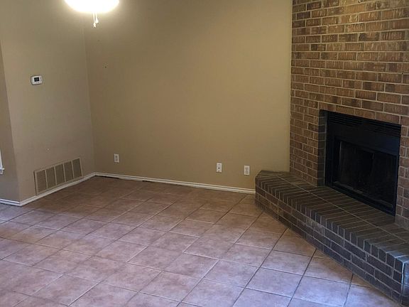 4th image of 2415 Idlewilde Dr