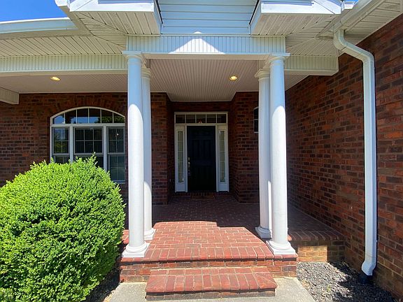 3rd image of 626 Scarlet Dr