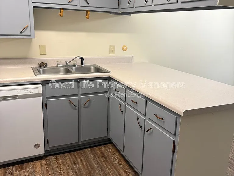 1103 N 15th Ave #104 — Photo 5