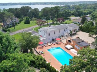 5 Huckleberry Ln E, Hampton Bays, NY 11946