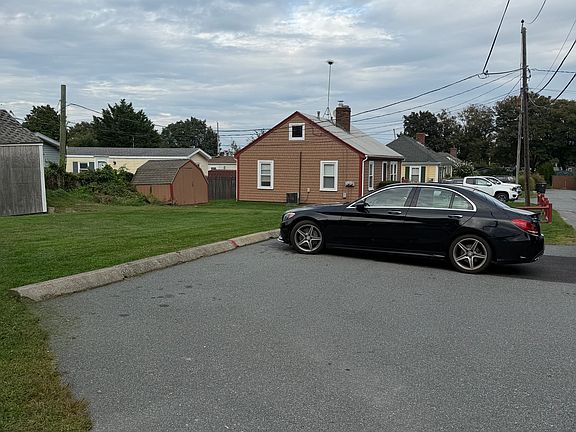 3rd image of 141 Bristol Ferry Rd #1