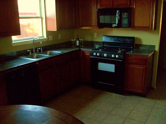 3rd image of 1706 Creekway Dr