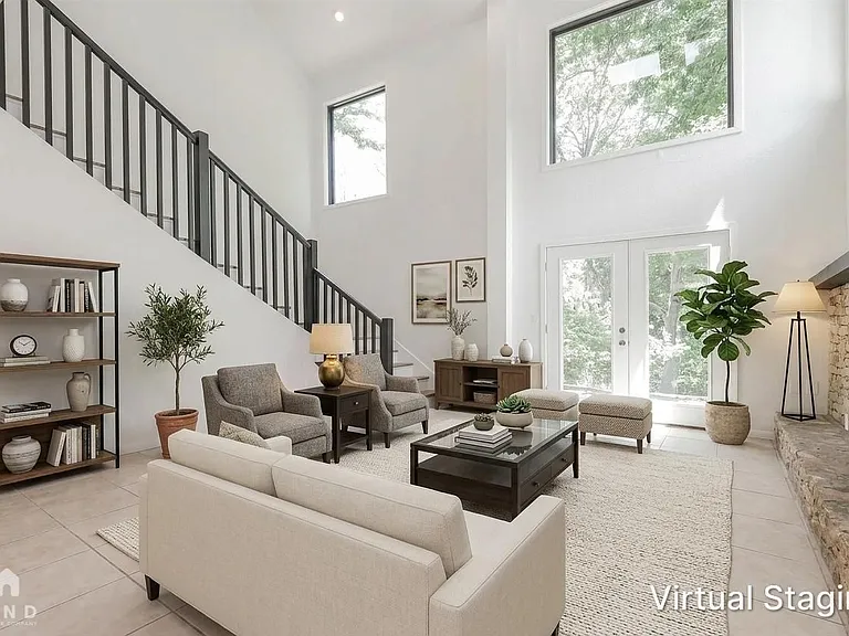 527 Lancelot Dr — Photo 2