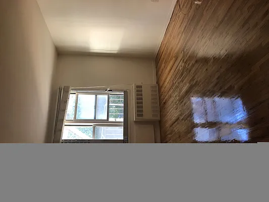 Rented by Contact Realty | media 7