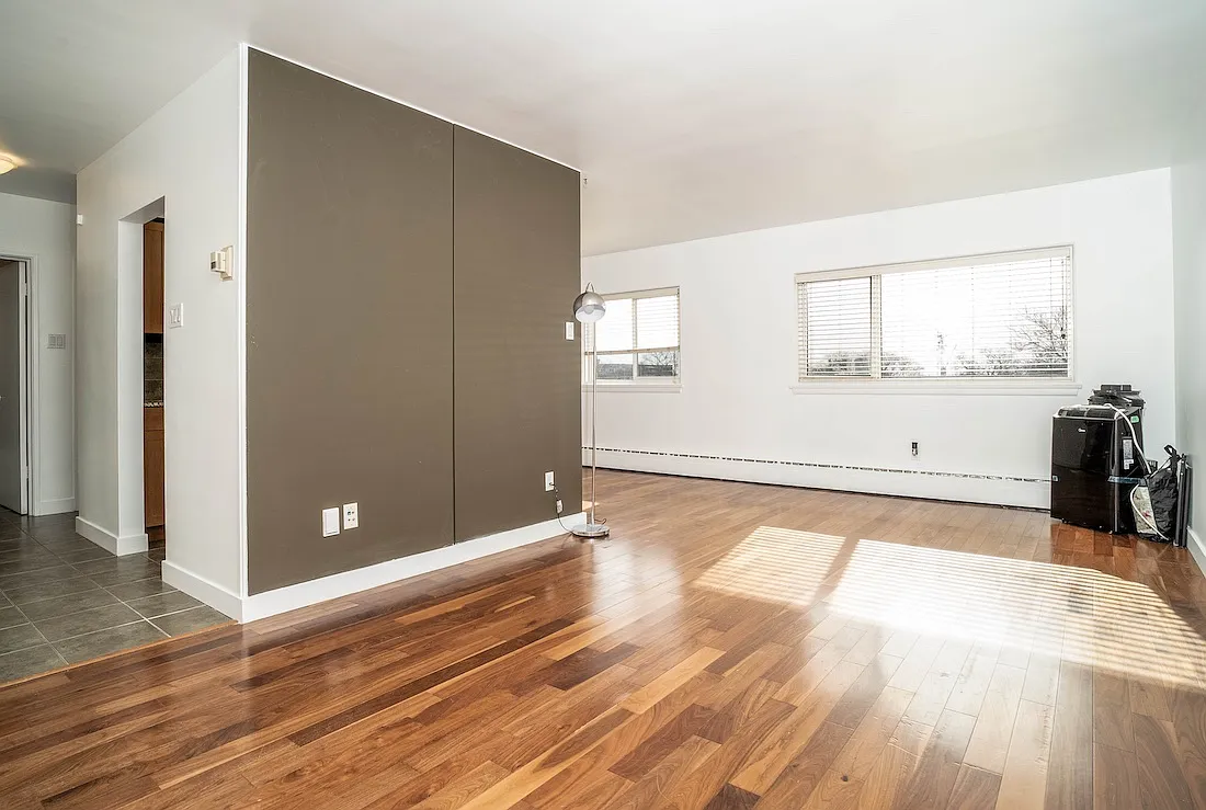 502 Corydon Avenue — Photo 2