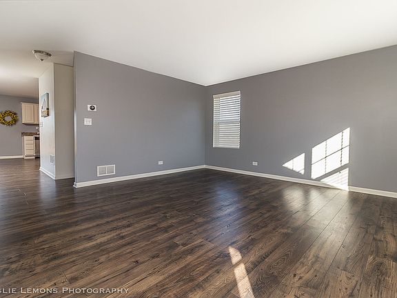 3rd image of 1729 Glenbrooke Ln