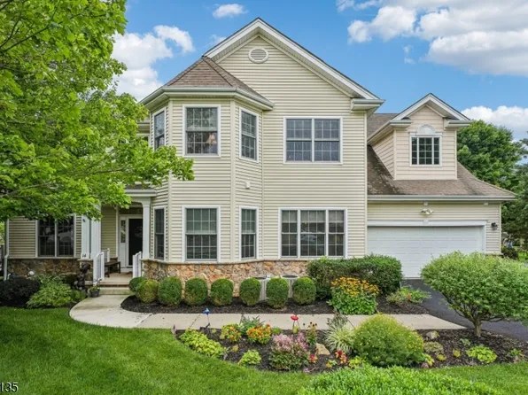 14 Kestrel Court, Washington Twp., NJ 07882