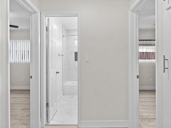 5th image of 3821 Marlborough Ave #3821