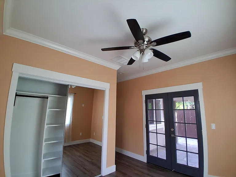2112 Eicher Ave — Photo 13