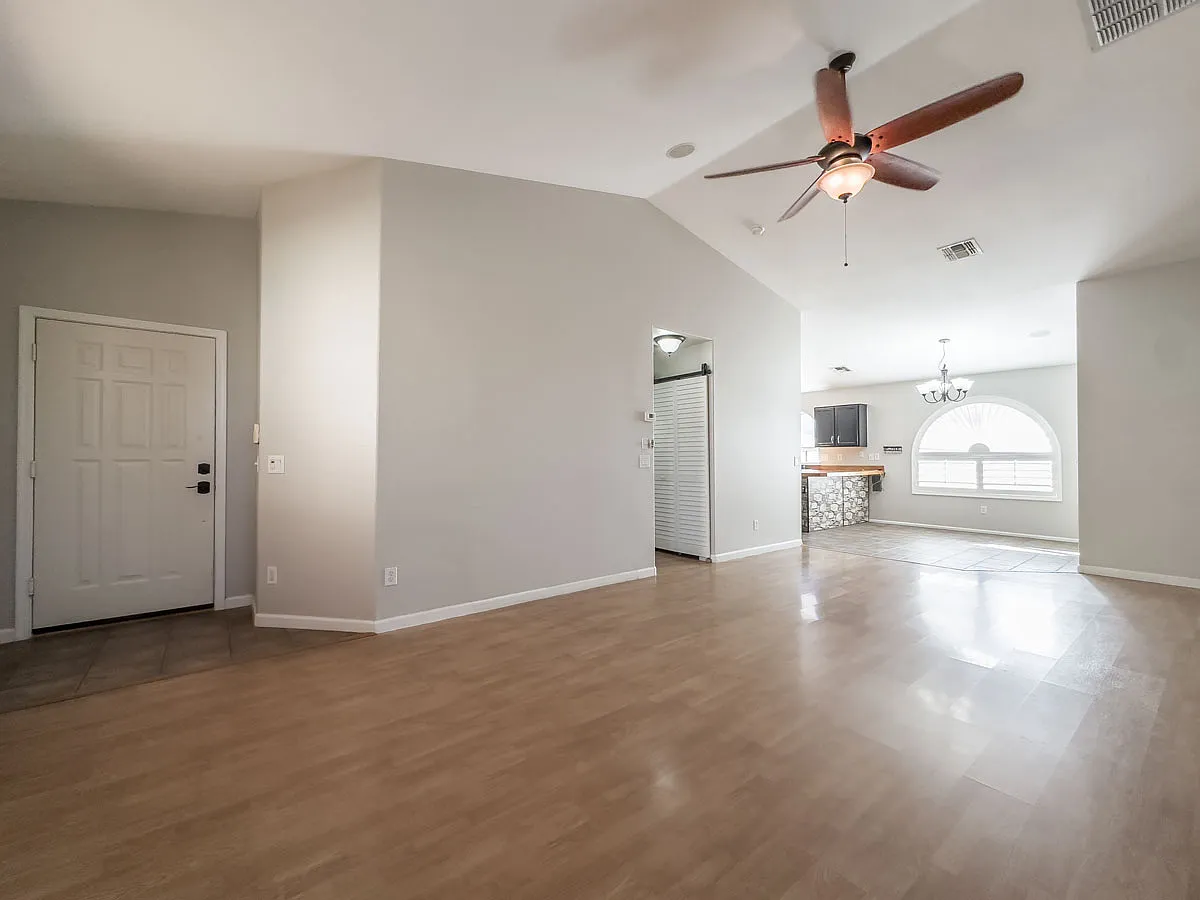 Swimming Pool! 3 Bed + 2 Bath Home in Litchfield Park — Photo 4