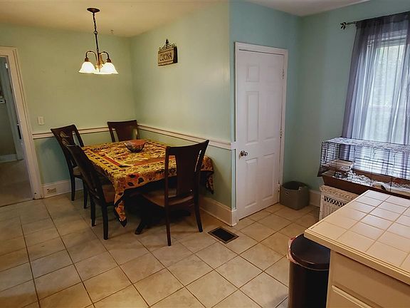 5th image of 423 Albany Ave