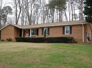 6932 Maynard Rd, Summerfield, NC 27358