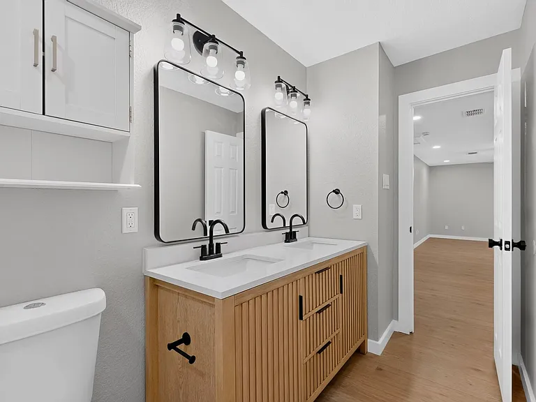 13291 Guerin Dr — Photo 35
