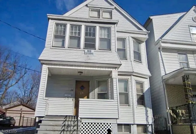 28 Leslie Pl #2