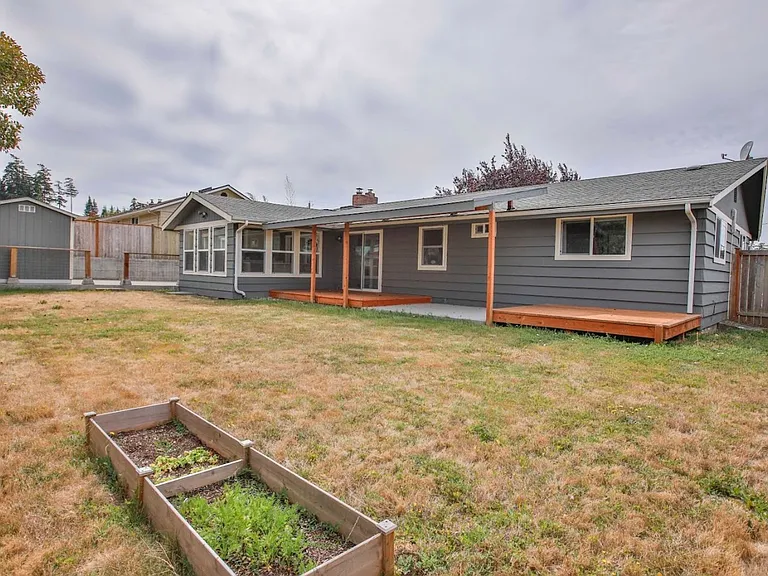 639 NE Otis St — Photo 30