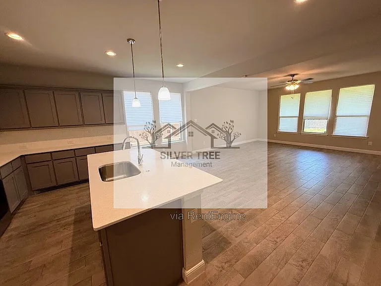 10921 Rockchapel Dr — Photo 8