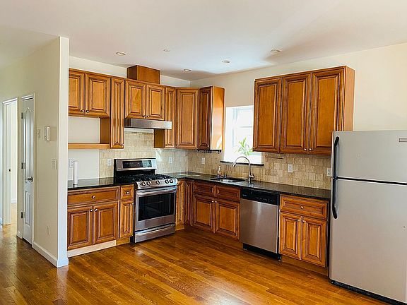 3rd image of 15 Bay 31 St #2B