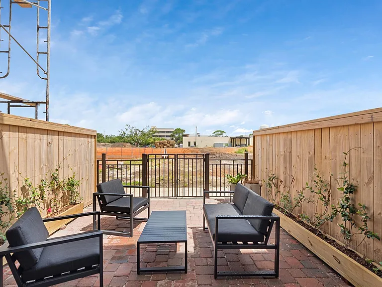 314 W Romana St — Photo 24