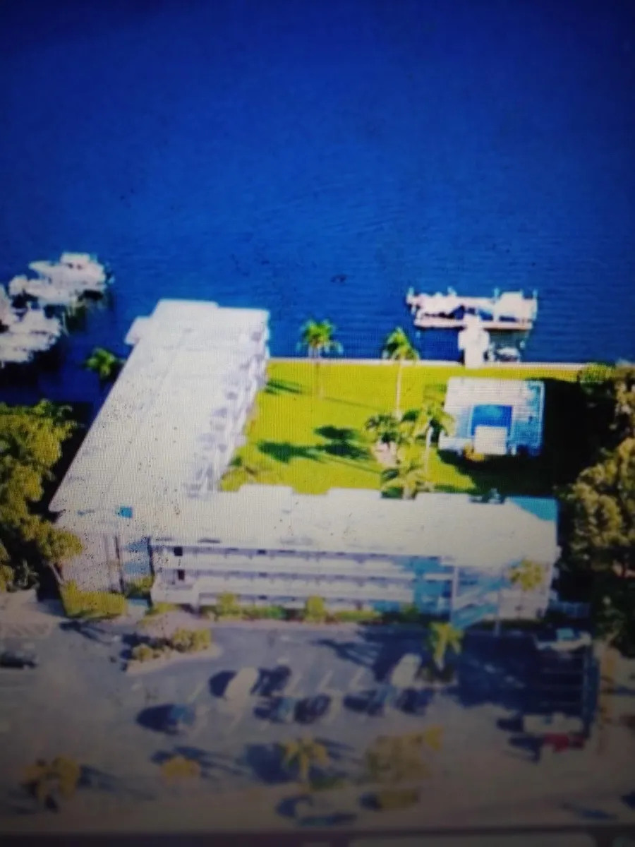 Building Photo - 311 E Ocean Ave #108