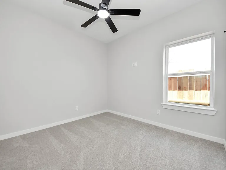 9824 Nedwald St — Photo 30