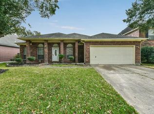 1015 Wentworth Dr, Pearland, TX 77584