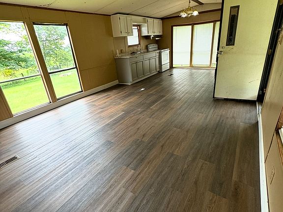 3rd image of 267 Market Ln