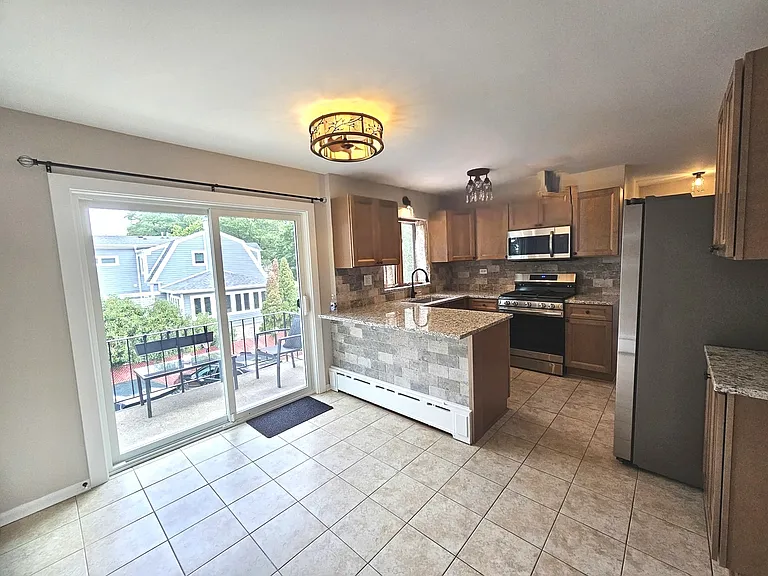 2 N Broadway Ave #2E — Photo 8