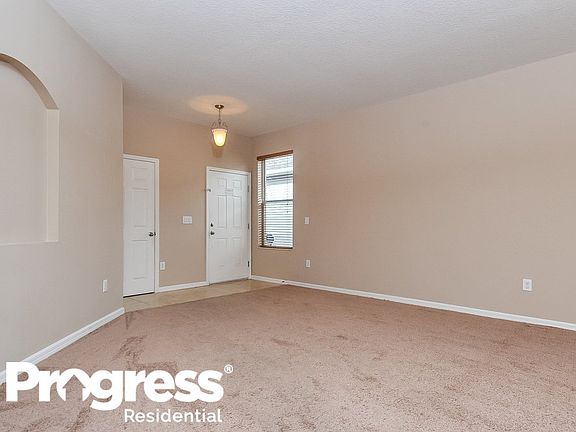 4th image of 812 College Leaf Way