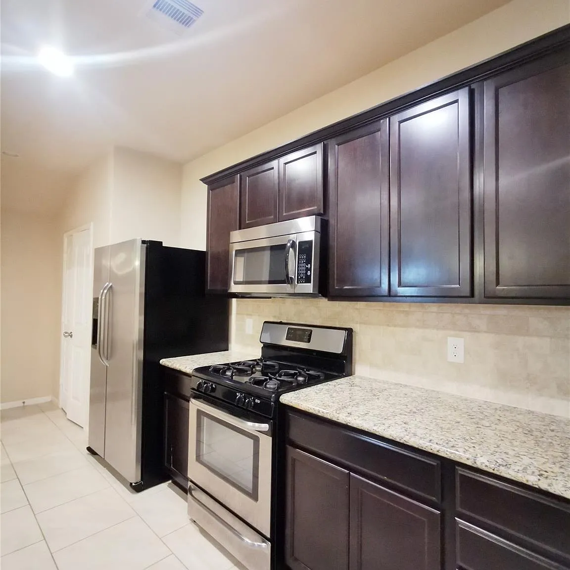 4 bed, 2.0 bath, 2098 sqft, $2,150 — Photo 4