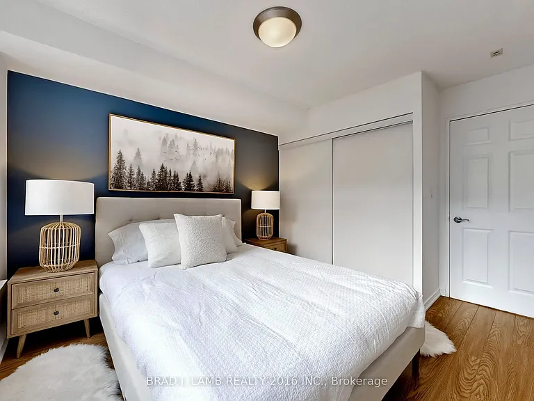 245 Davisville Ave #302 — Photo 11