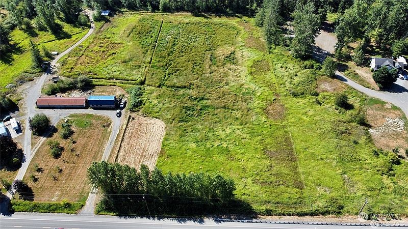3rd image of 2571 E Smith Road