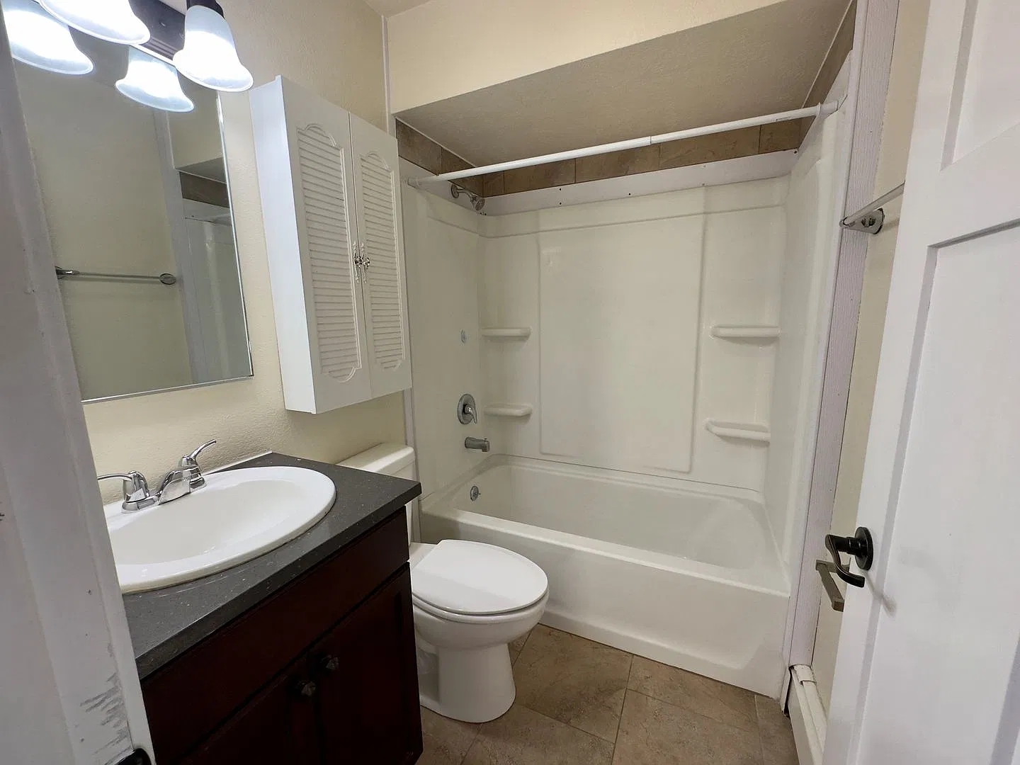 Blaine Avenue Apartments — Photo 3