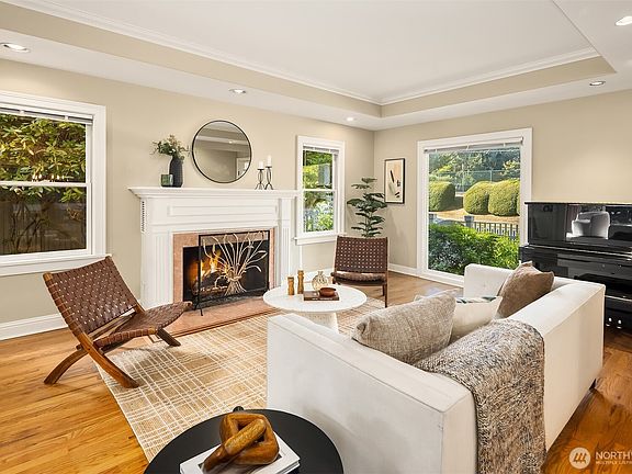 3rd image of 1612 38th Avenue E