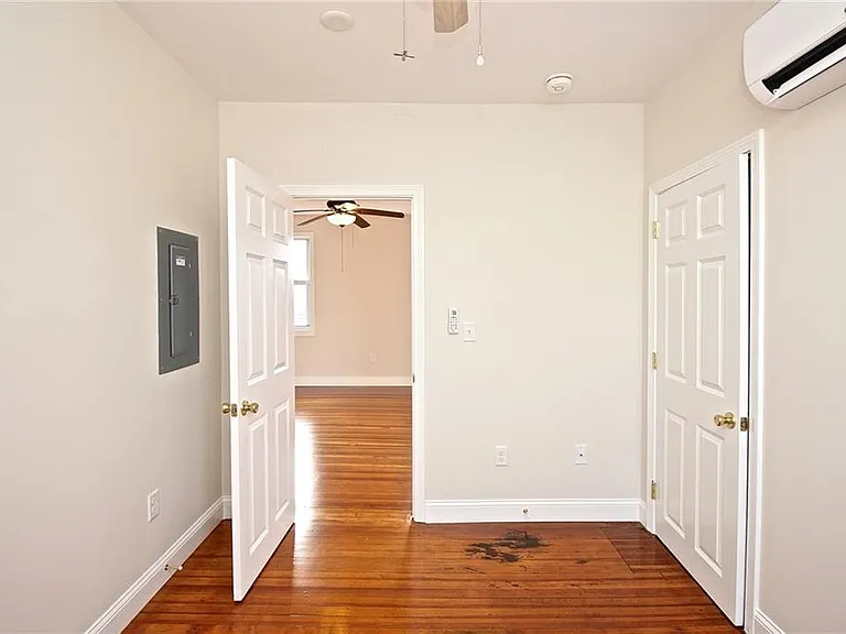 668 Thames St #2 — Photo 27